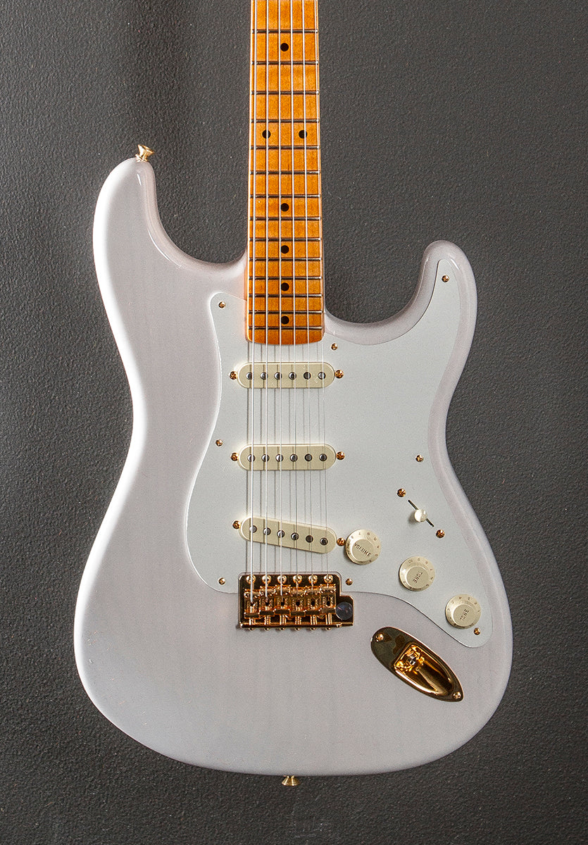 Limited Edition American Vintage II 1957 Stratocaster - White Blonde