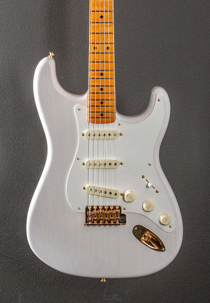Limited Edition American Vintage II 1957 Stratocaster - White Blonde