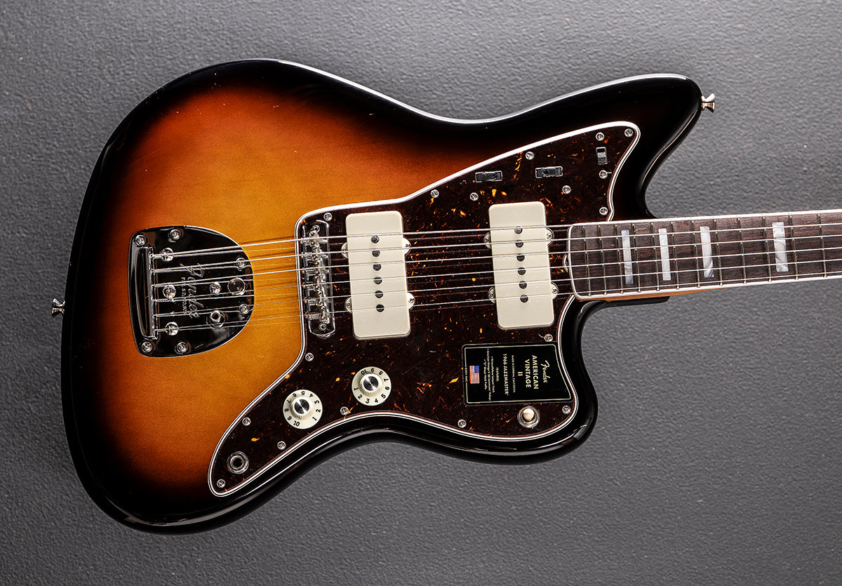 American Vintage II 1966 Jazzmaster - 3 Color Sunburst – Dave's