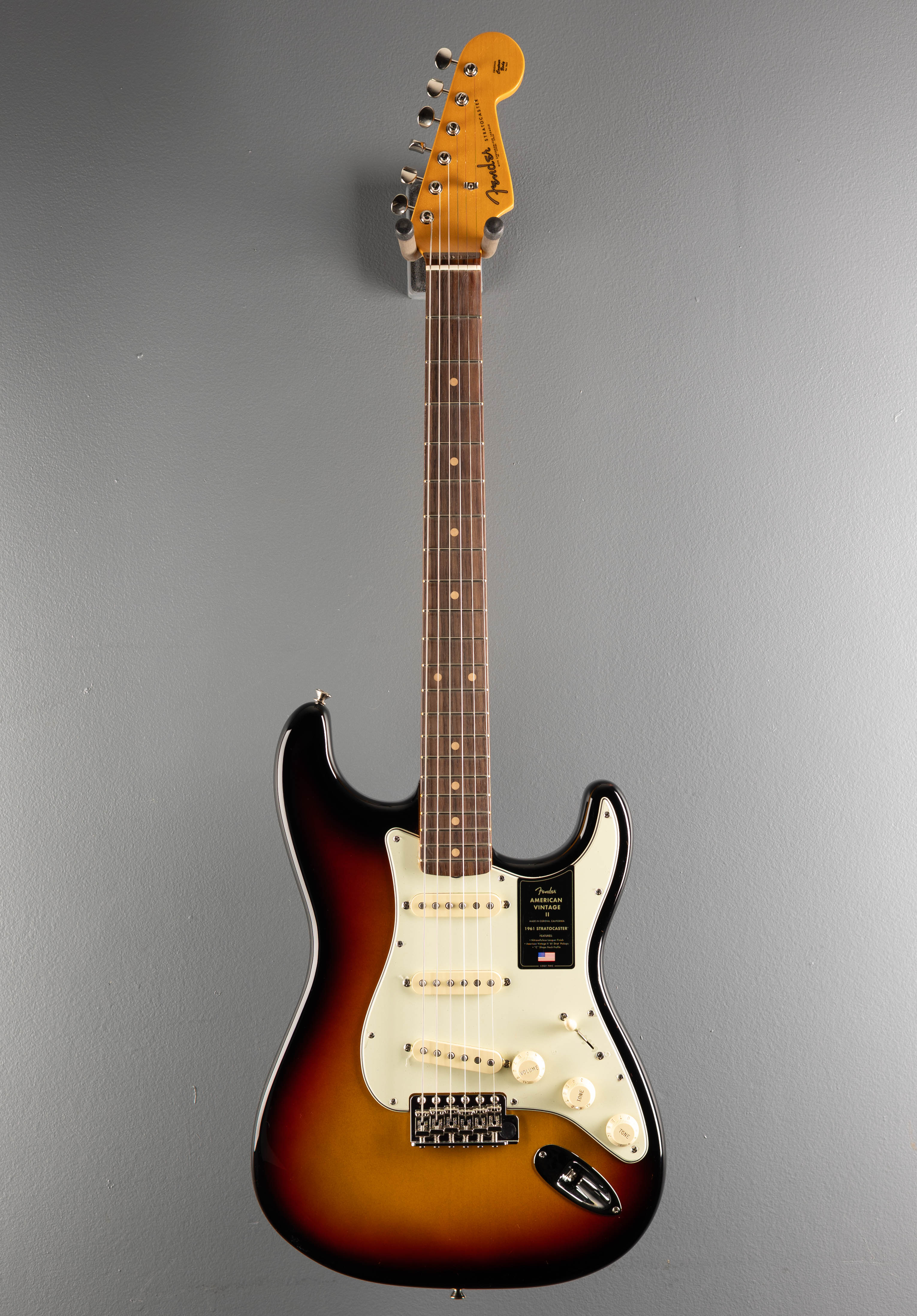 American Vintage II 1961 Stratocaster - 3 Color Sunburst – Dave's