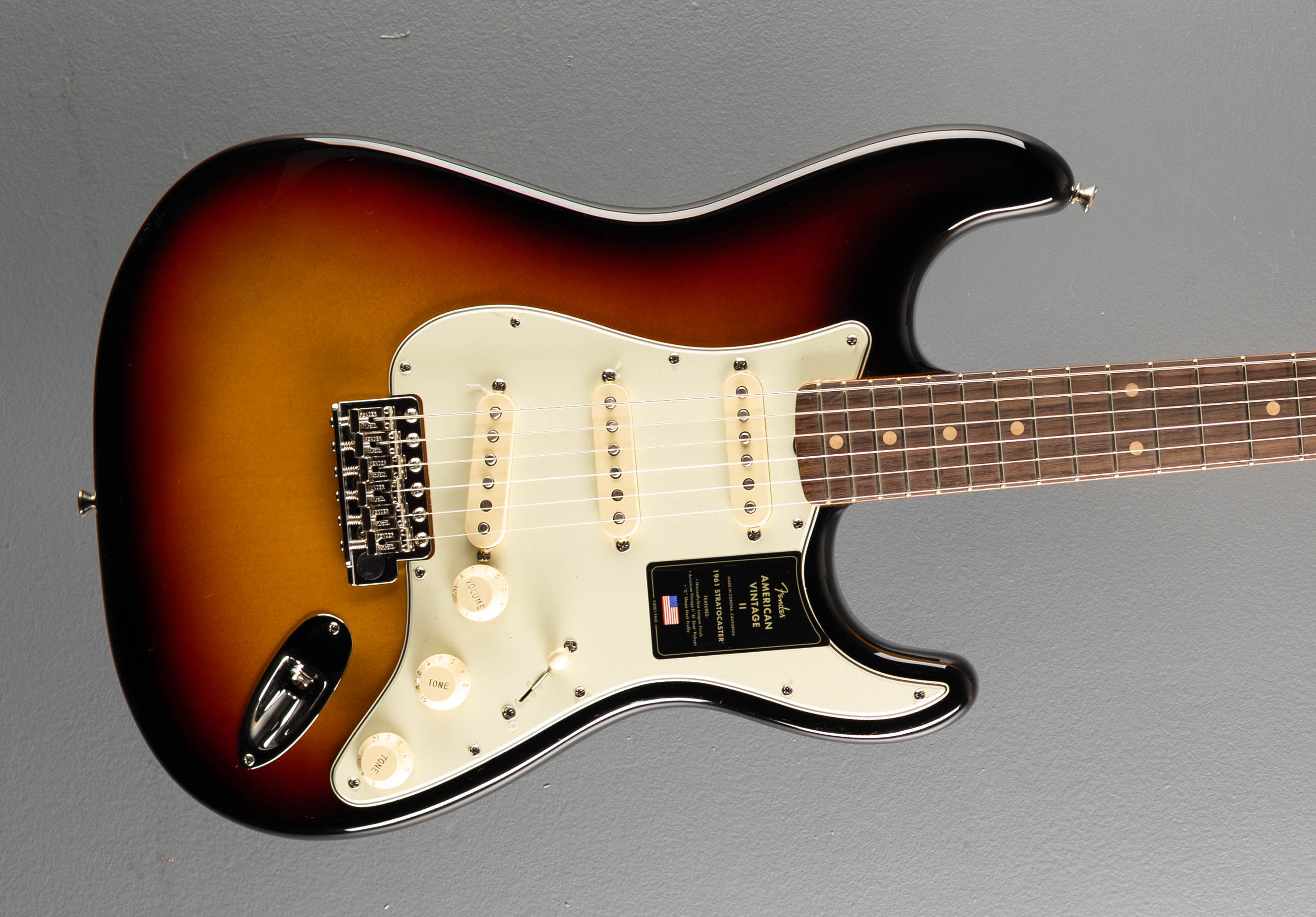American Vintage II 1961 Stratocaster - 3 Color Sunburst – Dave's