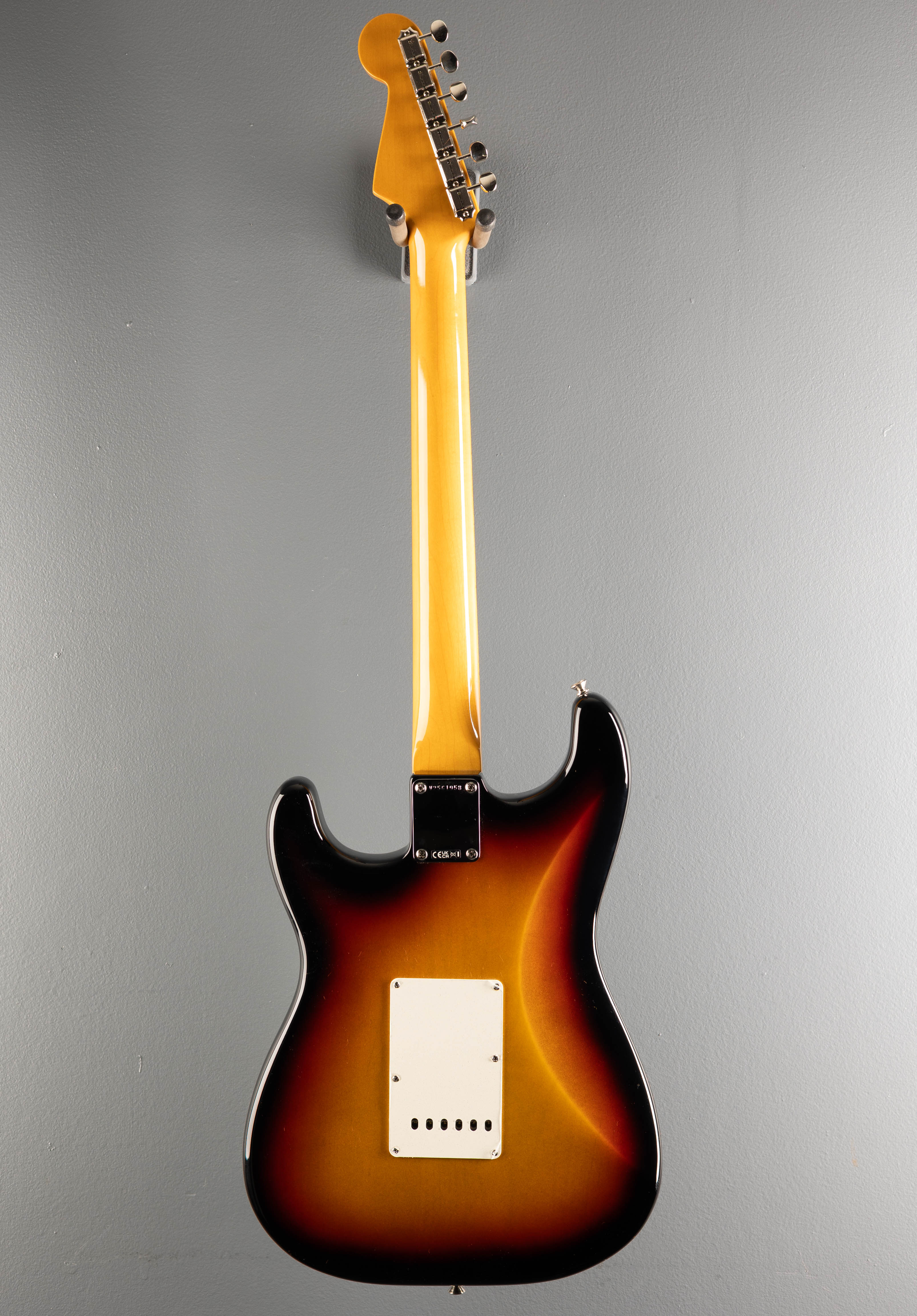 American Vintage II 1961 Stratocaster - 3 Color Sunburst – Dave's