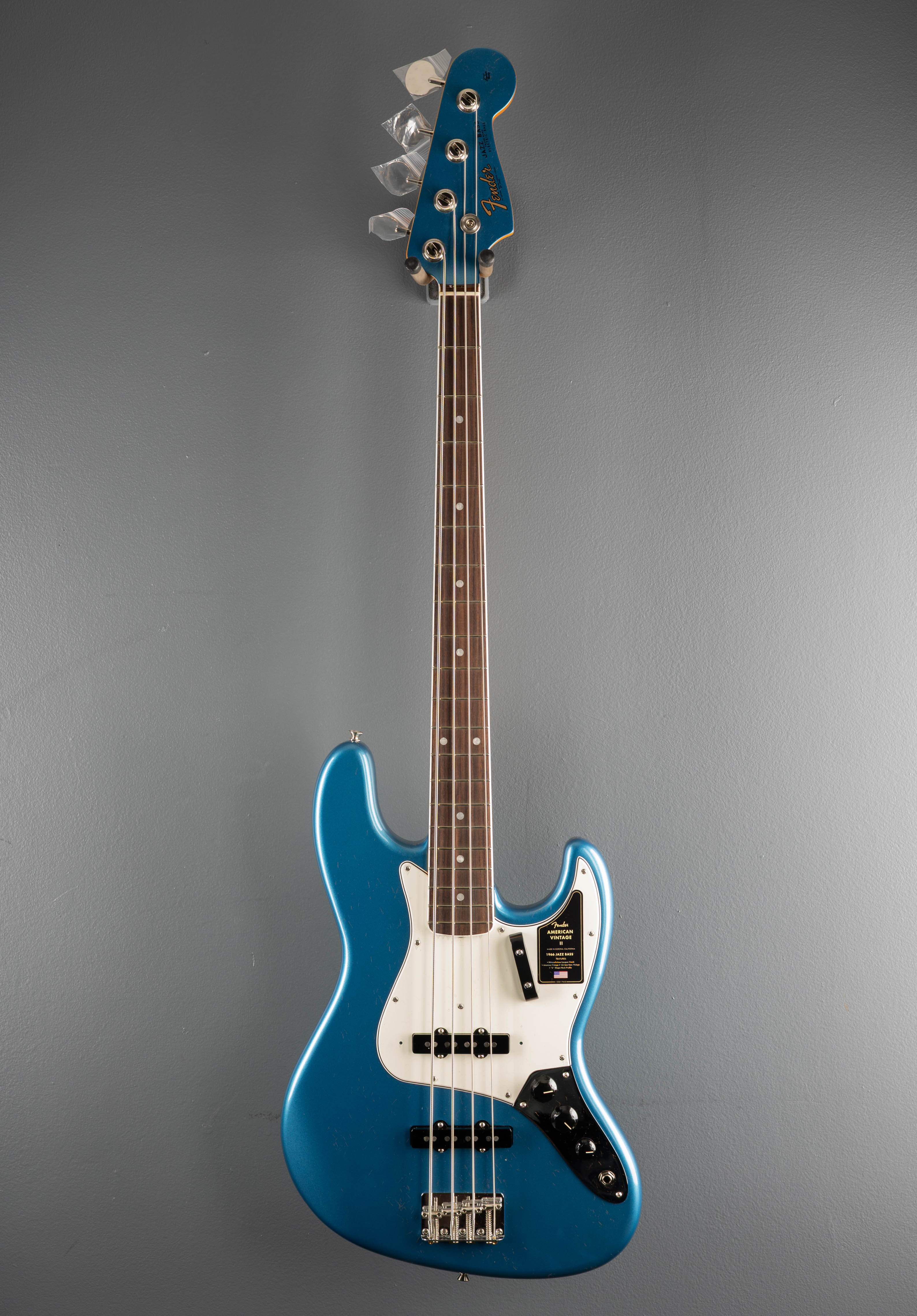 American Vintage II 1966 Jazz Bass - Lake Placid Blue – Dave's