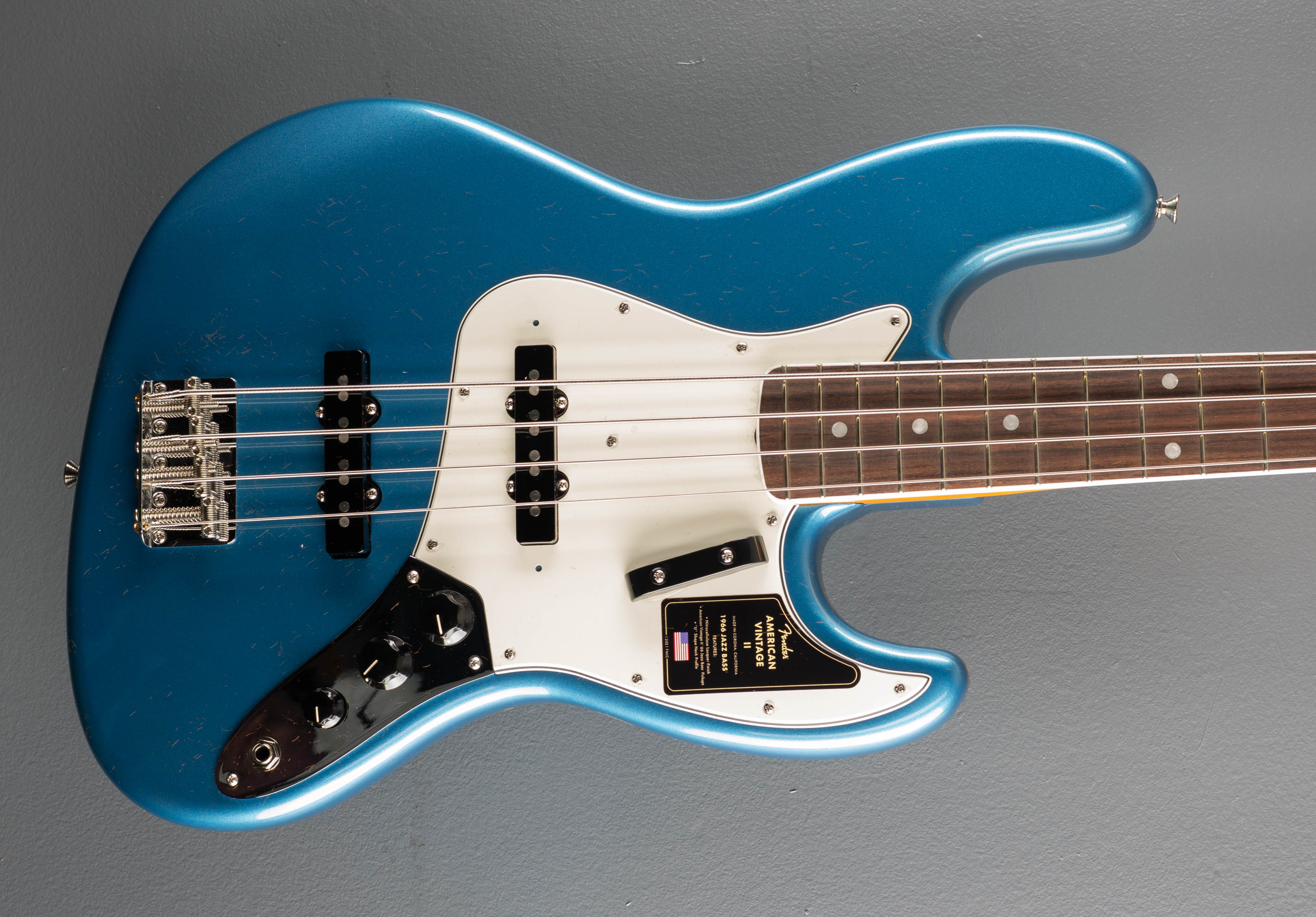 American Vintage II 1966 Jazz Bass - Lake Placid Blue – Dave's