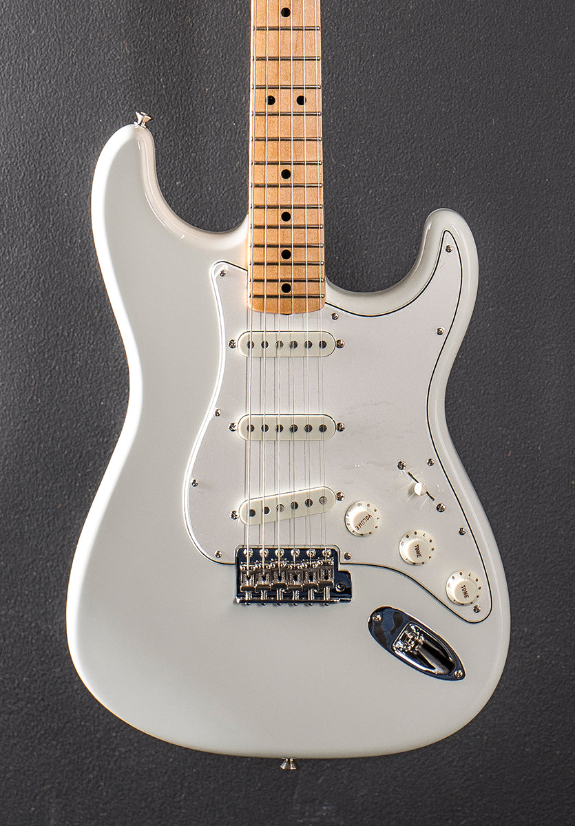 Used Jimi Hendrix Voodoo Child Signature NOS Strat &