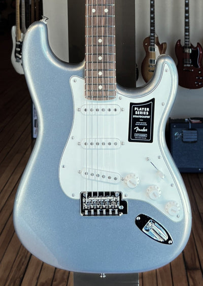 Player Stratocaster - Silver w/Pau Ferro