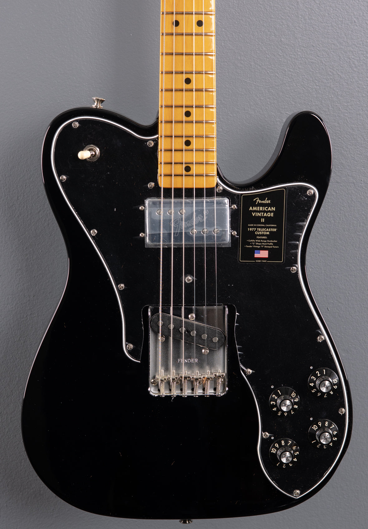 ギター fender american vintage ii telecaster American Vintage II 1977 Telecaster Custom - Black w/Maple