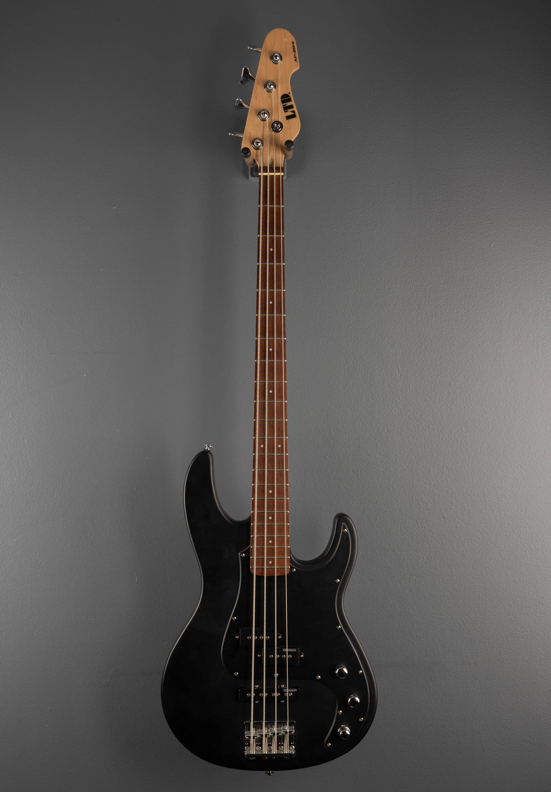 AP-204 Bass, &