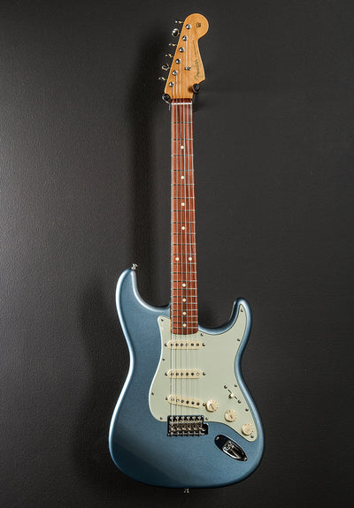 Vintera 60’s Stratocaster – Ice Blue Metallic