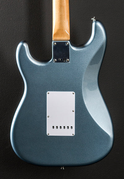 Vintera 60’s Stratocaster – Ice Blue Metallic