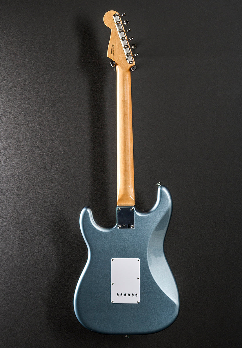 Vintera 60’s Stratocaster – Ice Blue Metallic