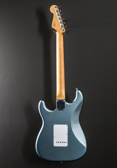 Vintera 60’s Stratocaster – Ice Blue Metallic