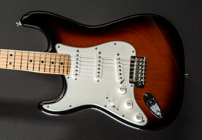 Player Stratocaster Left Hand - 3 Color Sunburst w/Maple