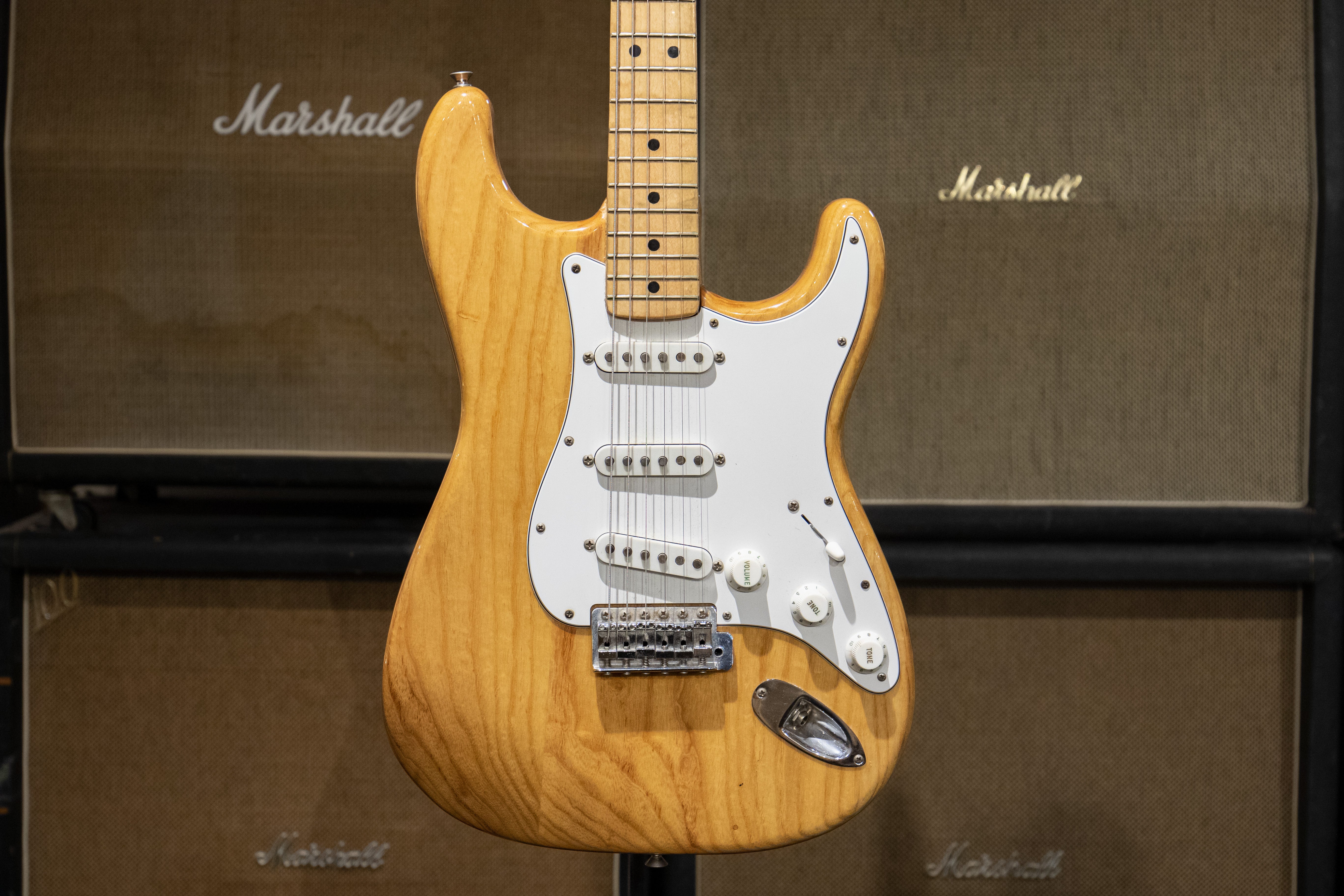 ギター Fender FSR '70s Ritchie Stratocaster Ash 1973 Fender Stratocaster - Ash – Dave's Guitar Shop