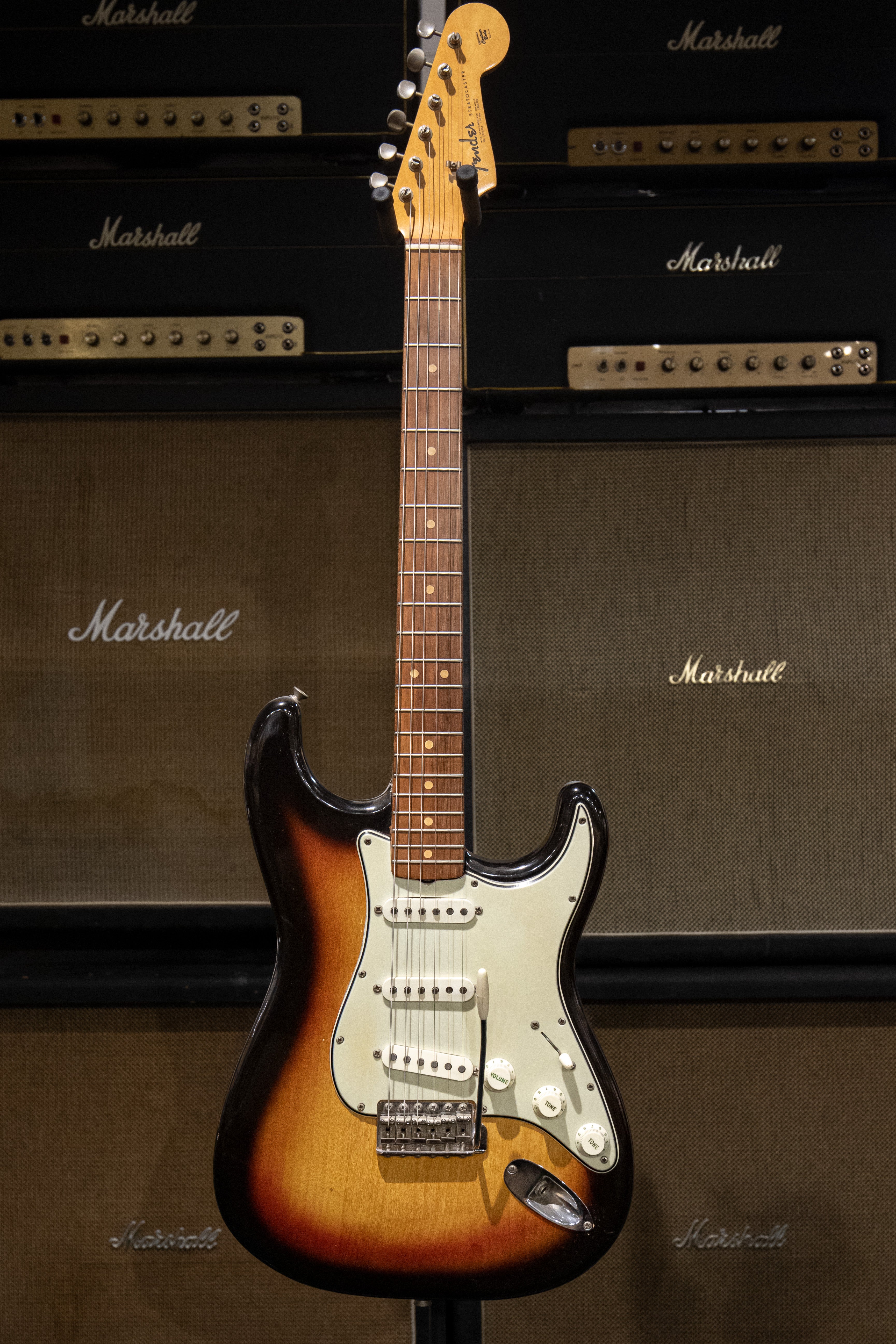 週末価格です。Fender Stratocaster ？サンバースト 1964 Fender Stratocaster - Sunburst – Dave's Guitar Shop