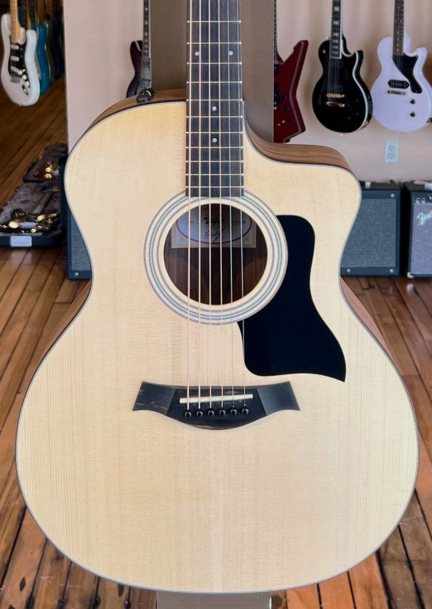 114E Walnut – Dave's Guitar Shop