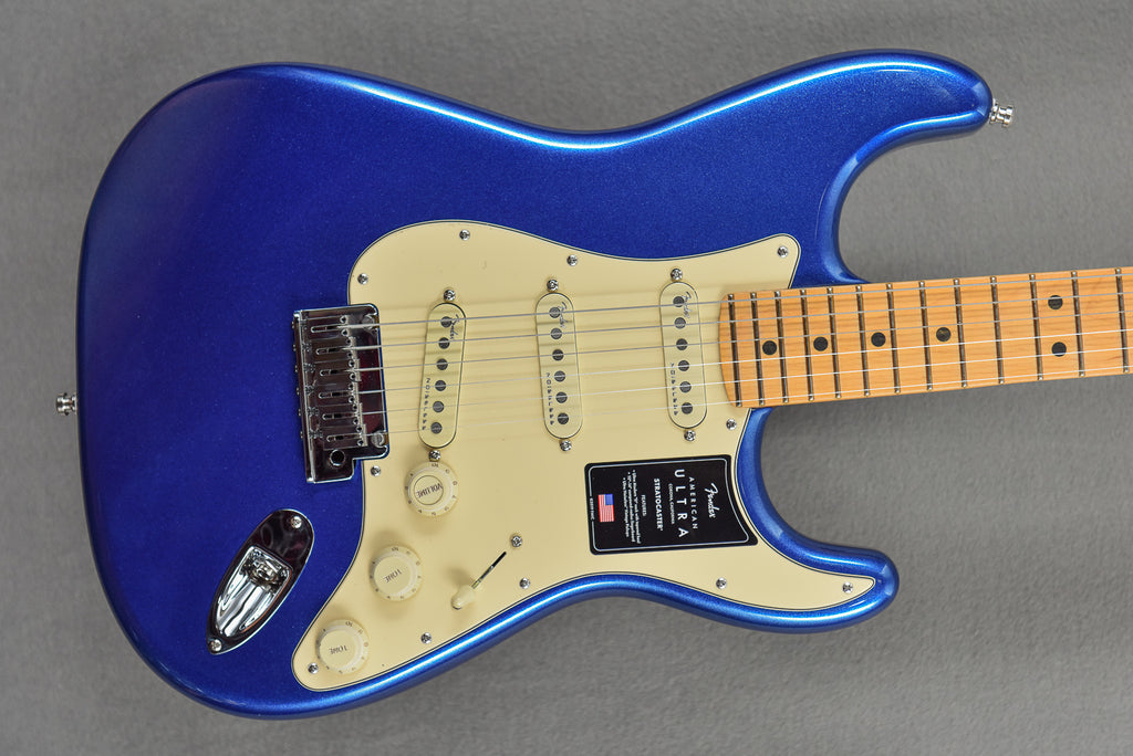 fender アメプロ storatocaster American Ultra Stratocaster – Cobra Blue w/Maple – Dave's