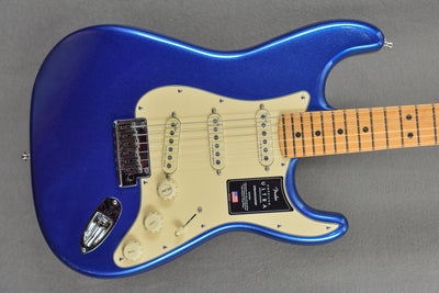 American Ultra Stratocaster – Cobra Blue w/Maple