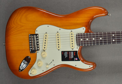 American Performer Stratocaster – Honey Burst w/Rosewood Fingerboard