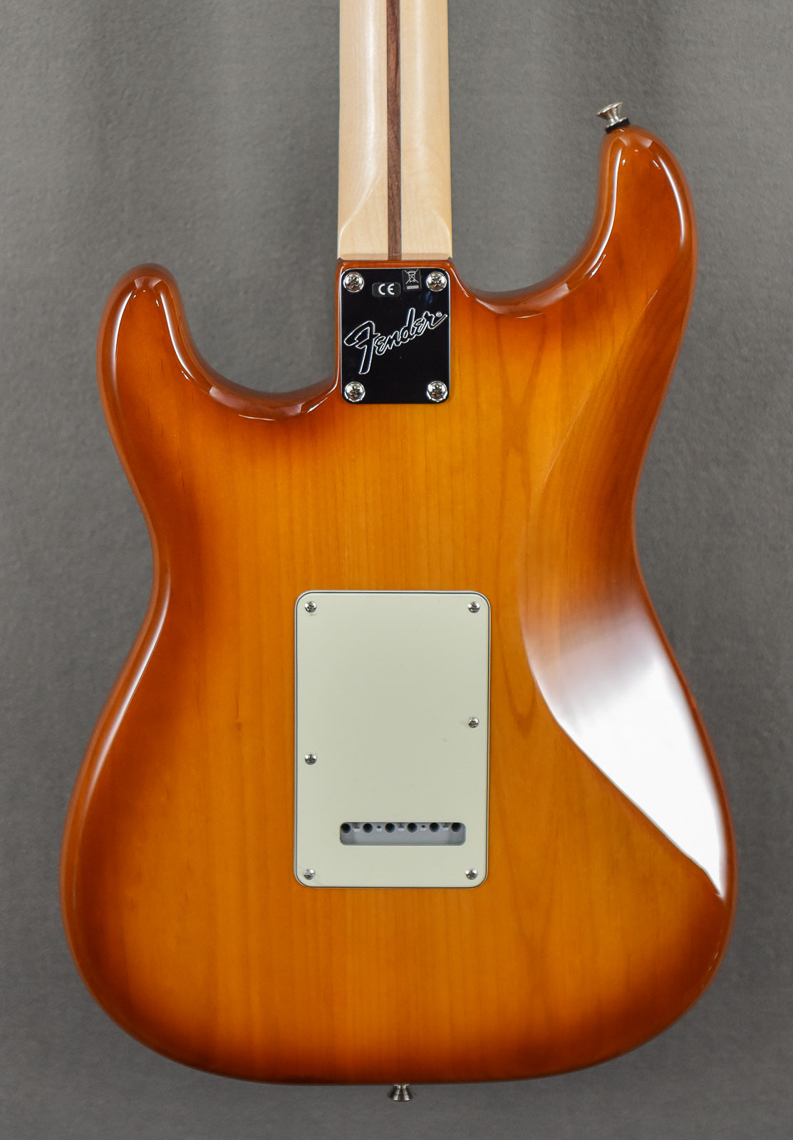 American Performer Stratocaster – Honey Burst w/Rosewood Fingerboard