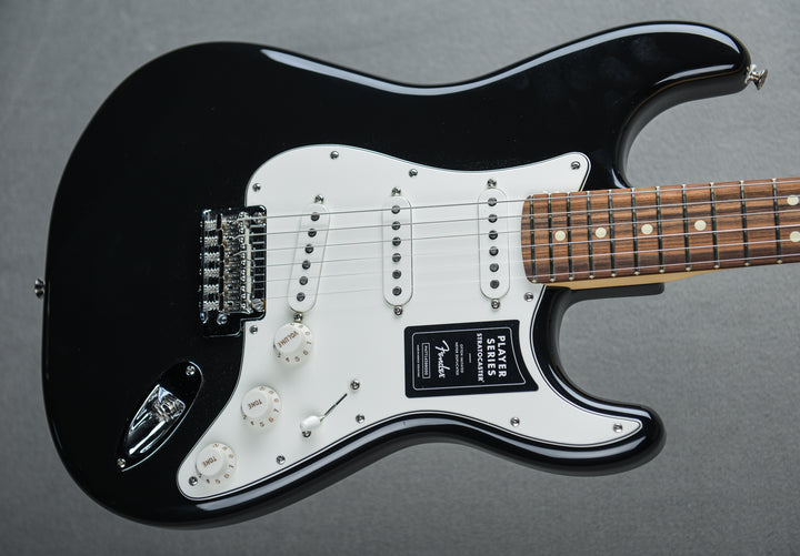 Player Stratocaster - Black W/ Pau Ferro