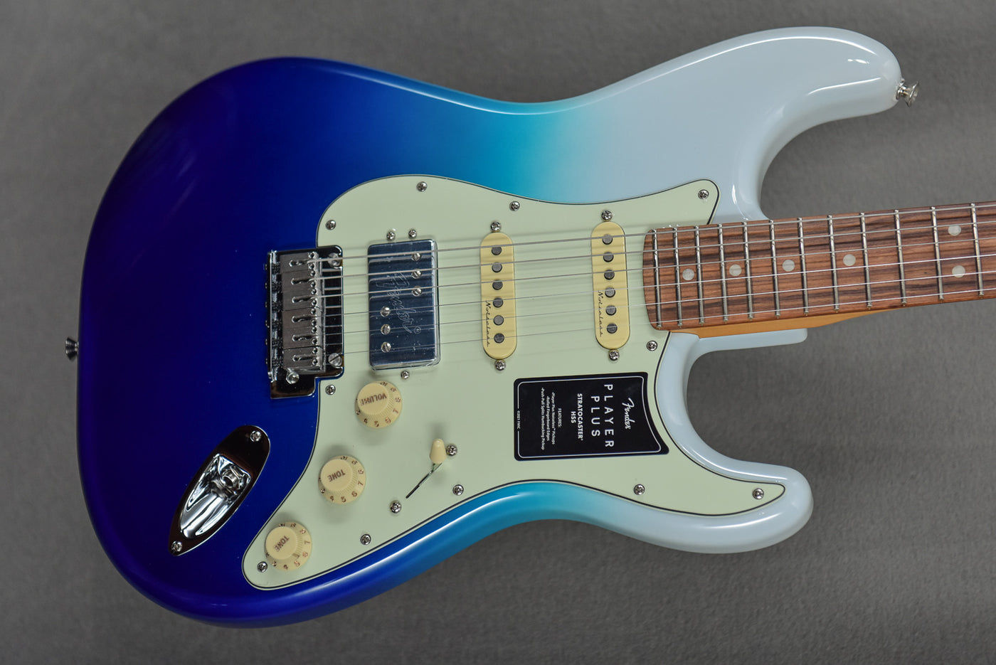 Player Plus Stratocaster HSS - Belair Blue w/Pau Ferro