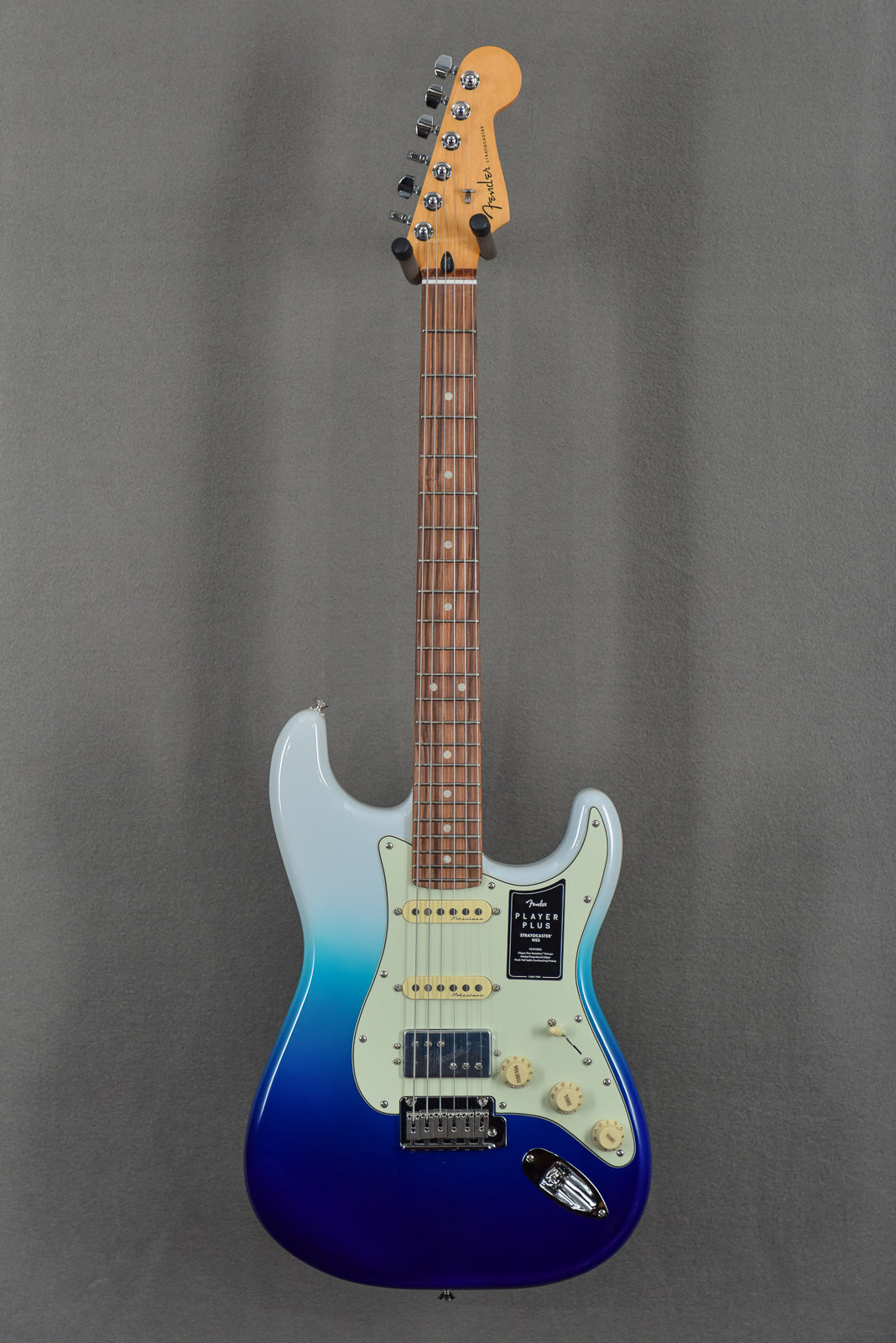 Player Plus Stratocaster HSS - Belair Blue w/Pau Ferro
