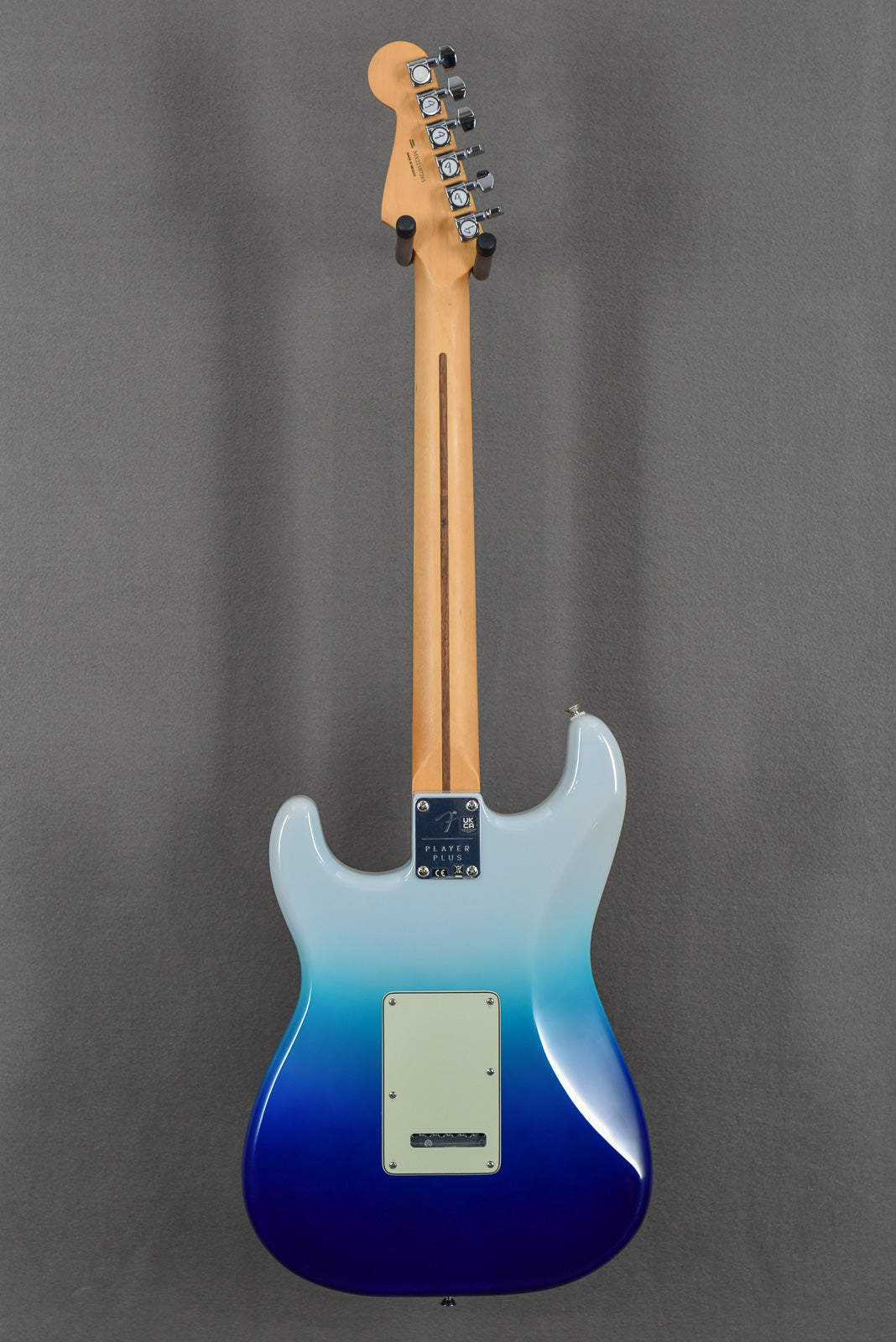 Player Plus Stratocaster HSS - Belair Blue w/Pau Ferro