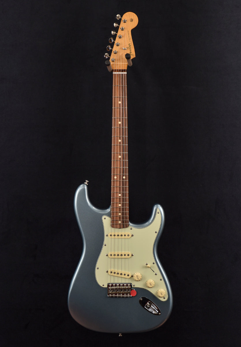 Vintera 60’s Stratocaster – Ice Blue Metallic