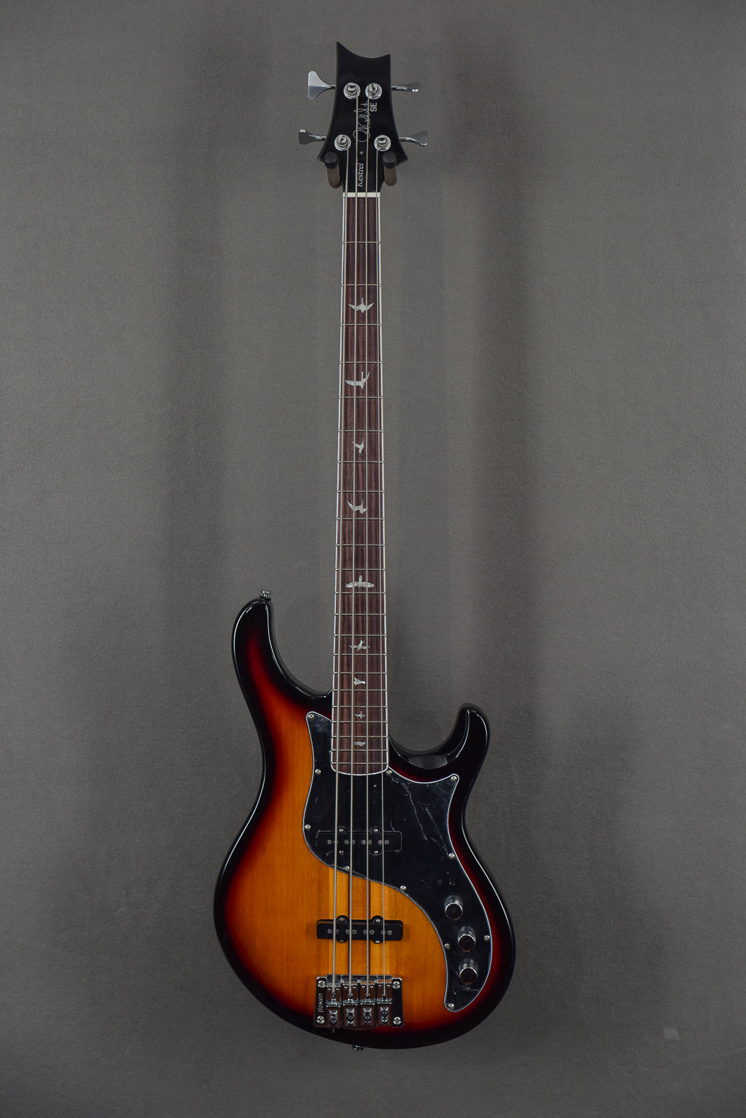 SE Kestrel Bass - Tri-Color Sunburst