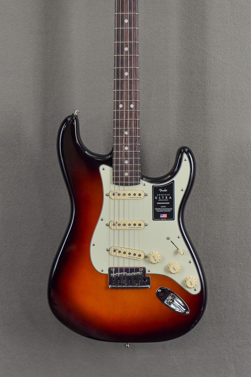 American Ultra Stratocaster –  Ultraburst w/Rosewood