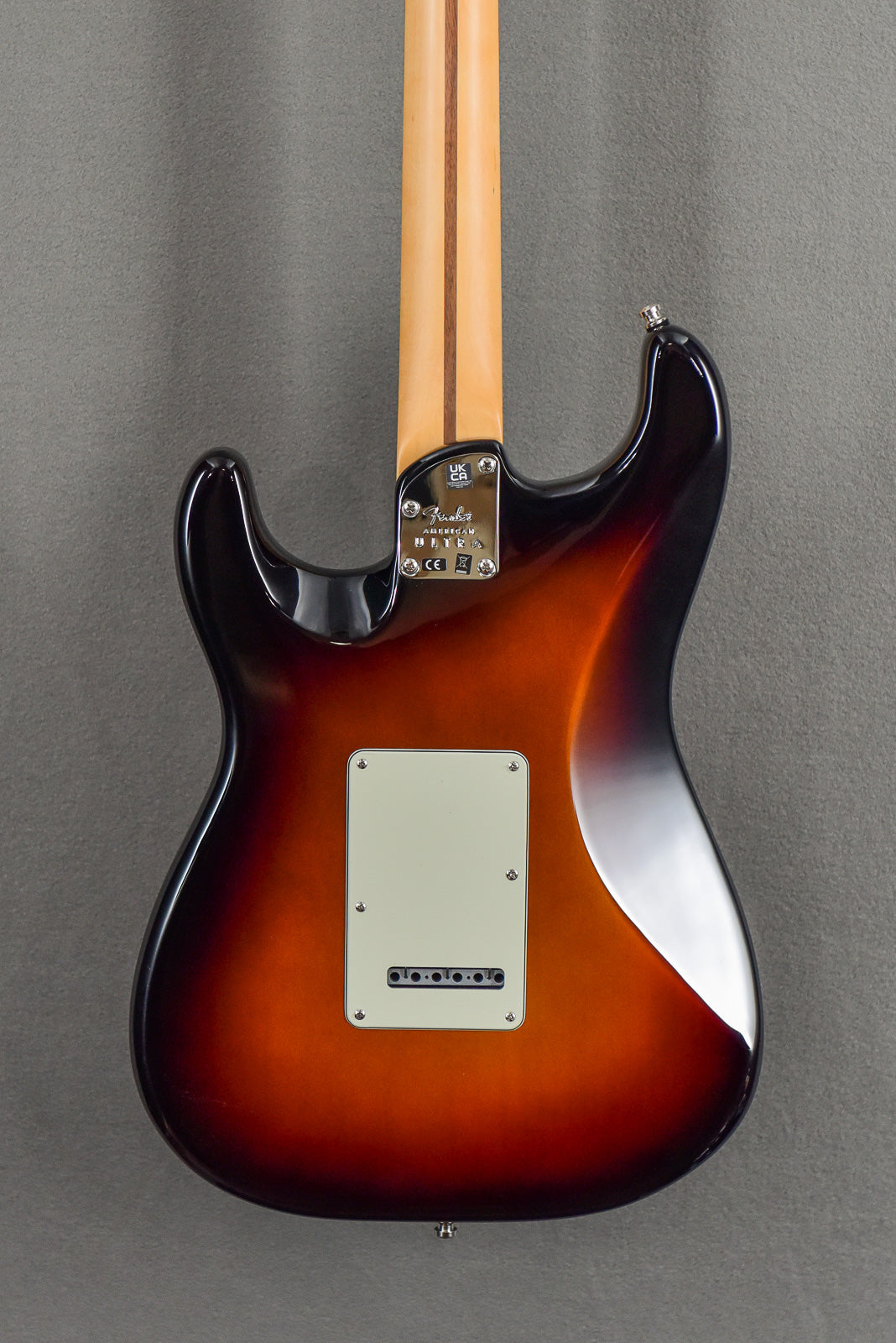 American Ultra Stratocaster –  Ultraburst w/Rosewood