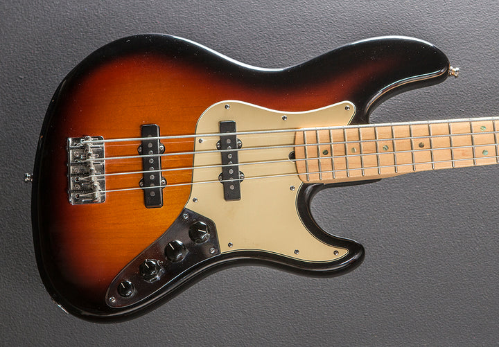 Used American Deluxe Jazz Bass '05