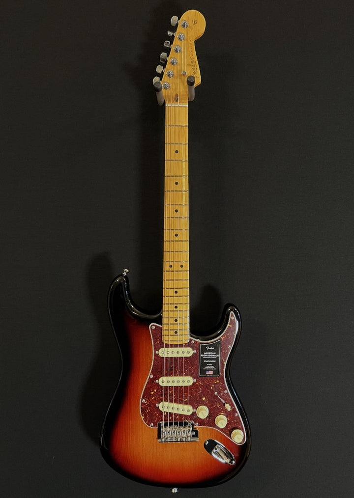American Professional II Stratocaster – 3 Color Sunburst w/Maple