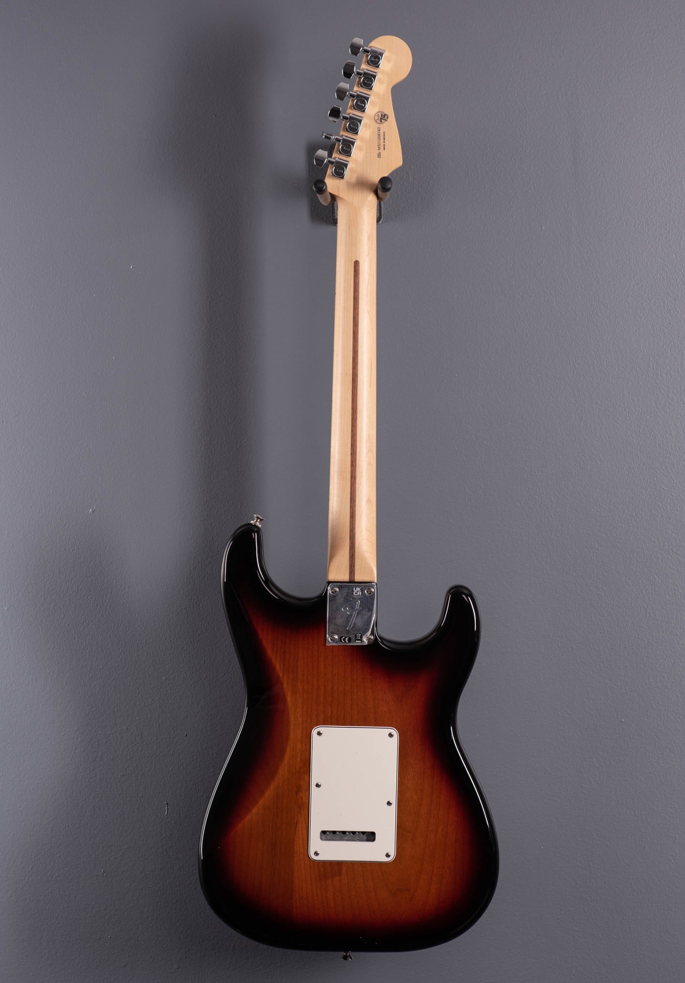 Player Stratocaster Left-Handed w/Maple Fingerboard - 3-Color Sunburst