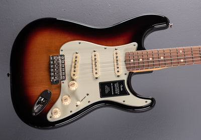 Vintera 60’s Stratocaster – 3 Color Sunburst