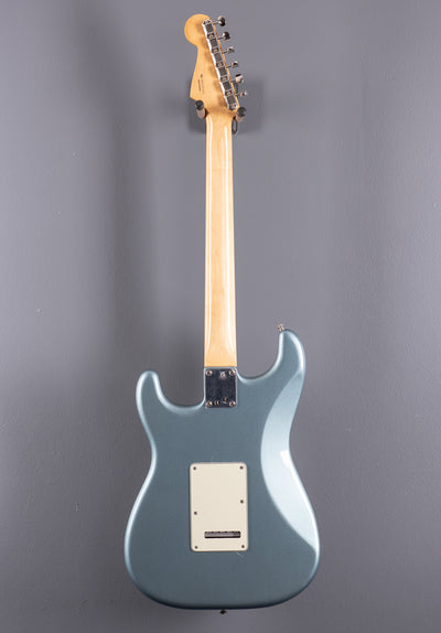 Vintera 60’s Stratocaster – Ice Blue Metallic