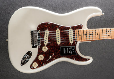 Player Plus Stratocaster - Olympic Pearl w/Maple