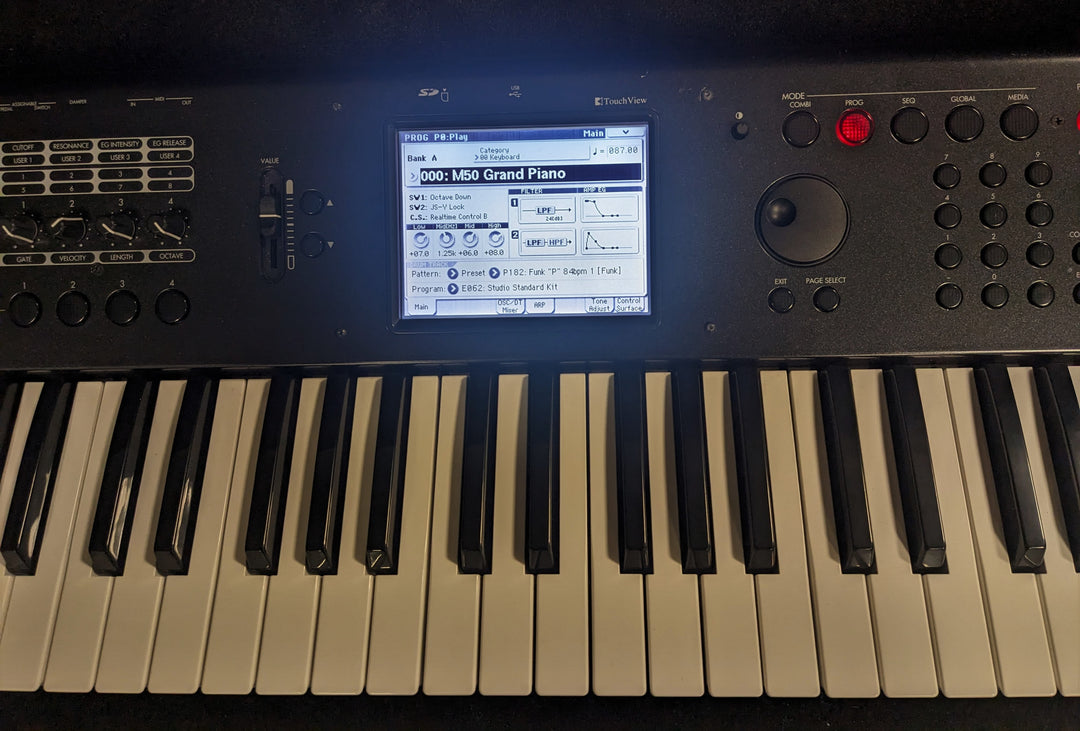 M50 Synthesizer Workstation with Gator Carrying Case, Recent