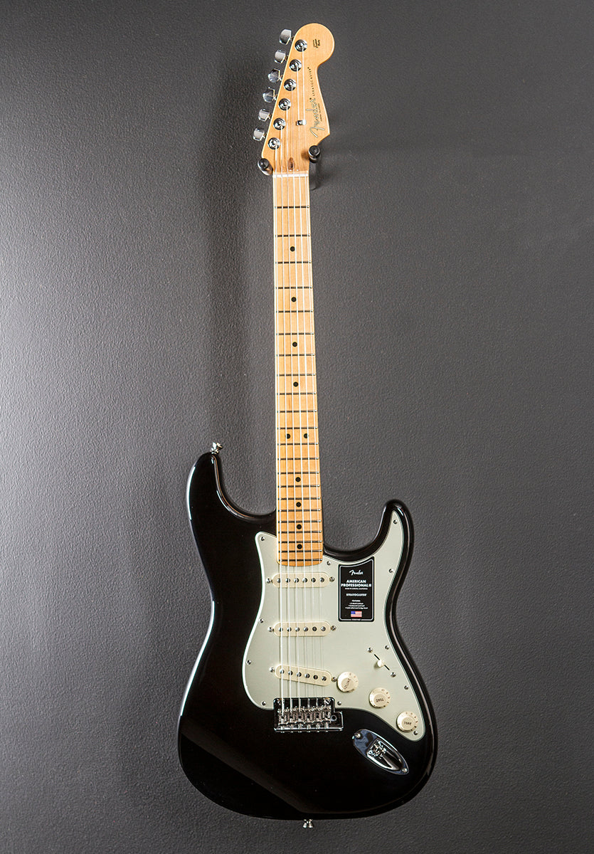 American Professional II Stratocaster – Black w/Maple