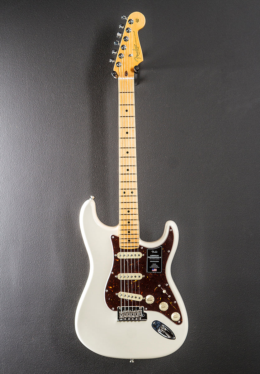 American Professional II Stratocaster – Olympic White w/Maple