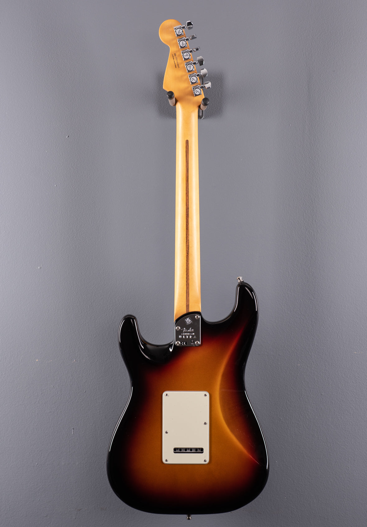 American Ultra Stratocaster –  Ultraburst w/Rosewood