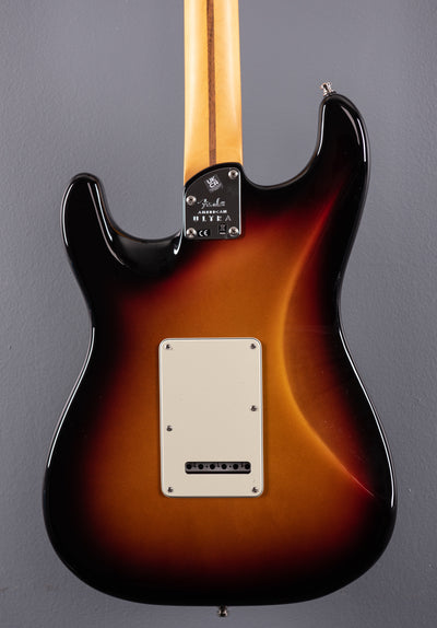 American Ultra Stratocaster –  Ultraburst w/Rosewood