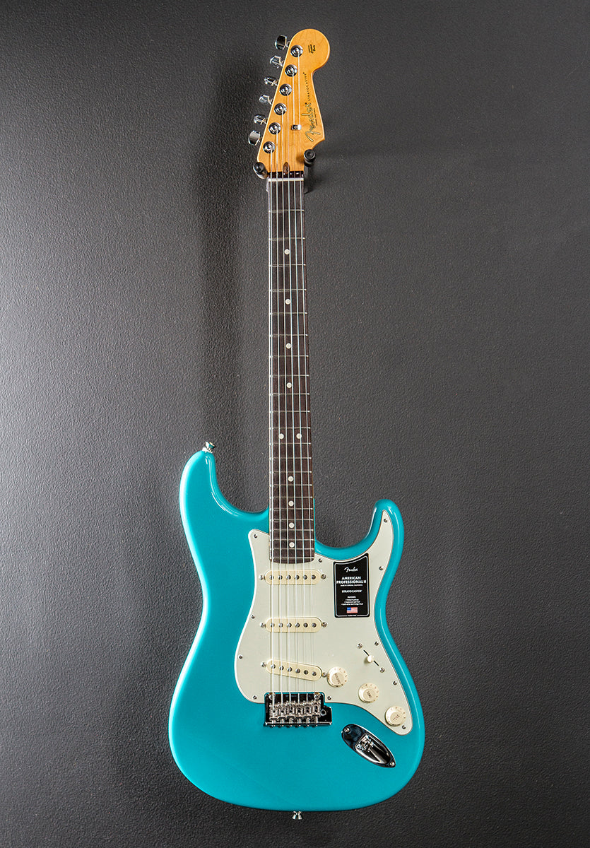 American Professional II Stratocaster – Miami Blue w/Rosewood