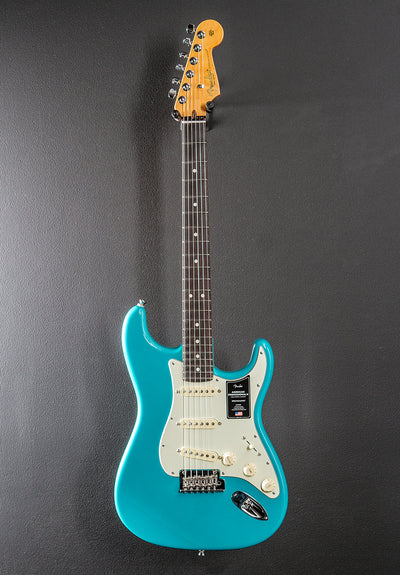 American Professional II Stratocaster – Miami Blue w/Rosewood