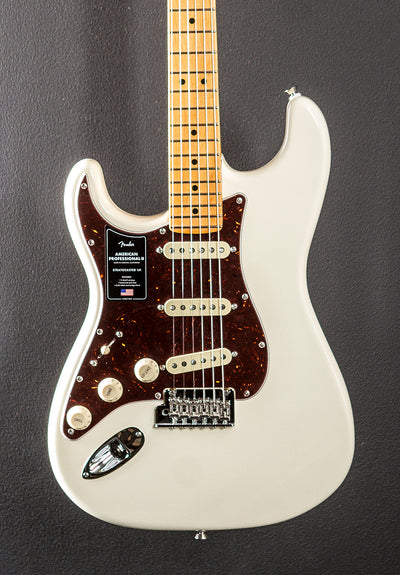 American Professional II Stratocaster Left Hand - Olympic White w/Maple