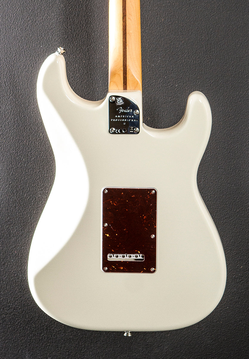 American Professional II Stratocaster Left Hand - Olympic White w/Maple