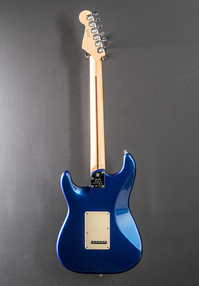 American Ultra Stratocaster – Cobra Blue w/Maple