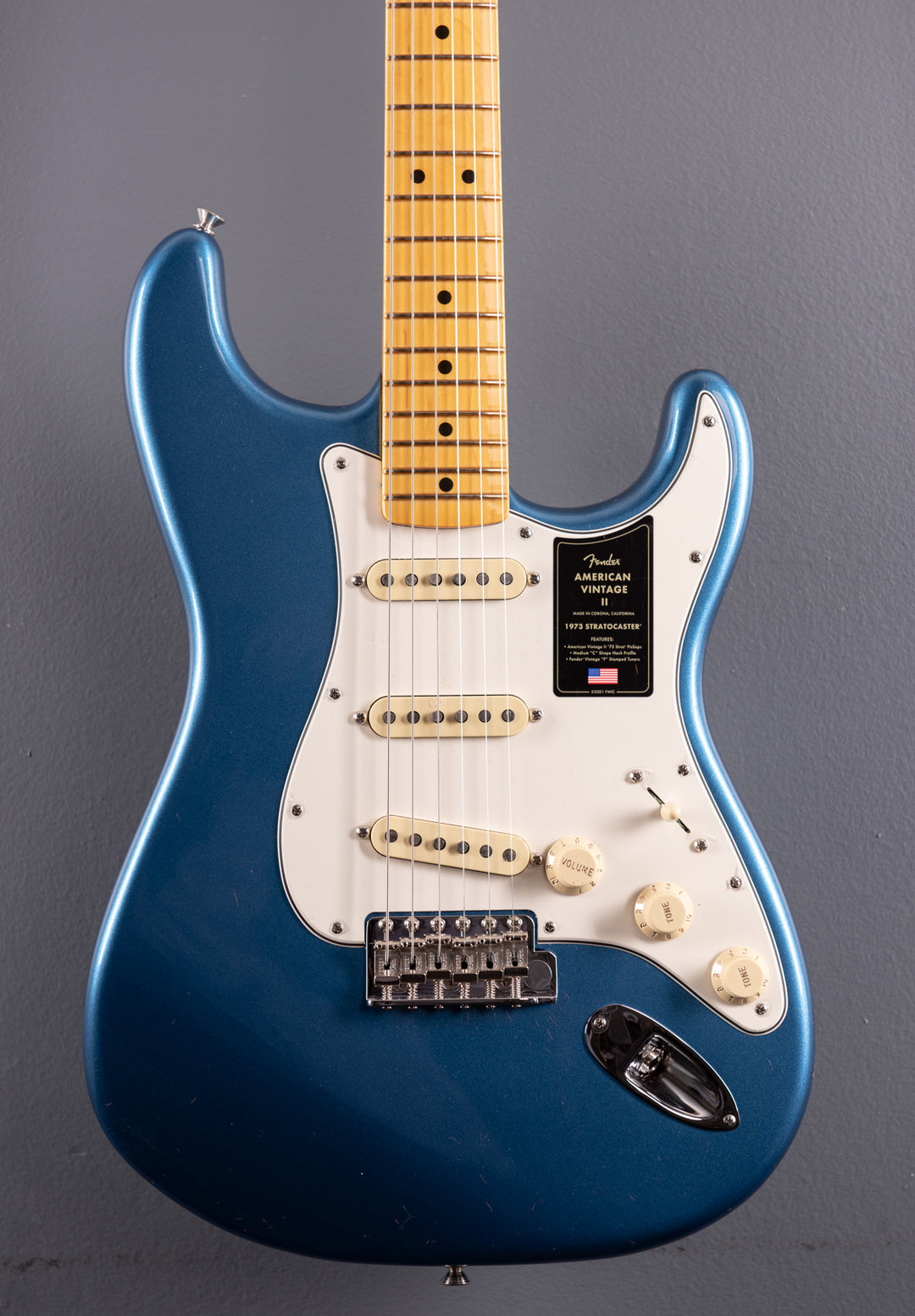 American Vintage II 1973 Stratocaster - Lake Placid Blue w/Maple