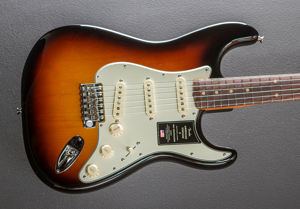 American Vintage II 1961 Stratocaster - 3 Color Sunburst